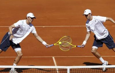 Spain leads USA 2-1 in Davis Cup semifinal