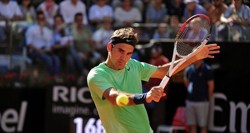 Federer battles past Simon in five sets, Robredo ousts Almagro